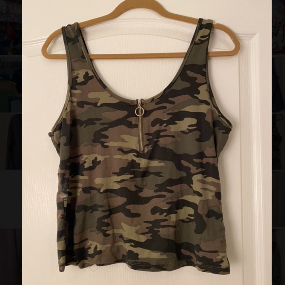 Rue21 Women’s Camo Tank with Front Zipper - Picture 1 of 3